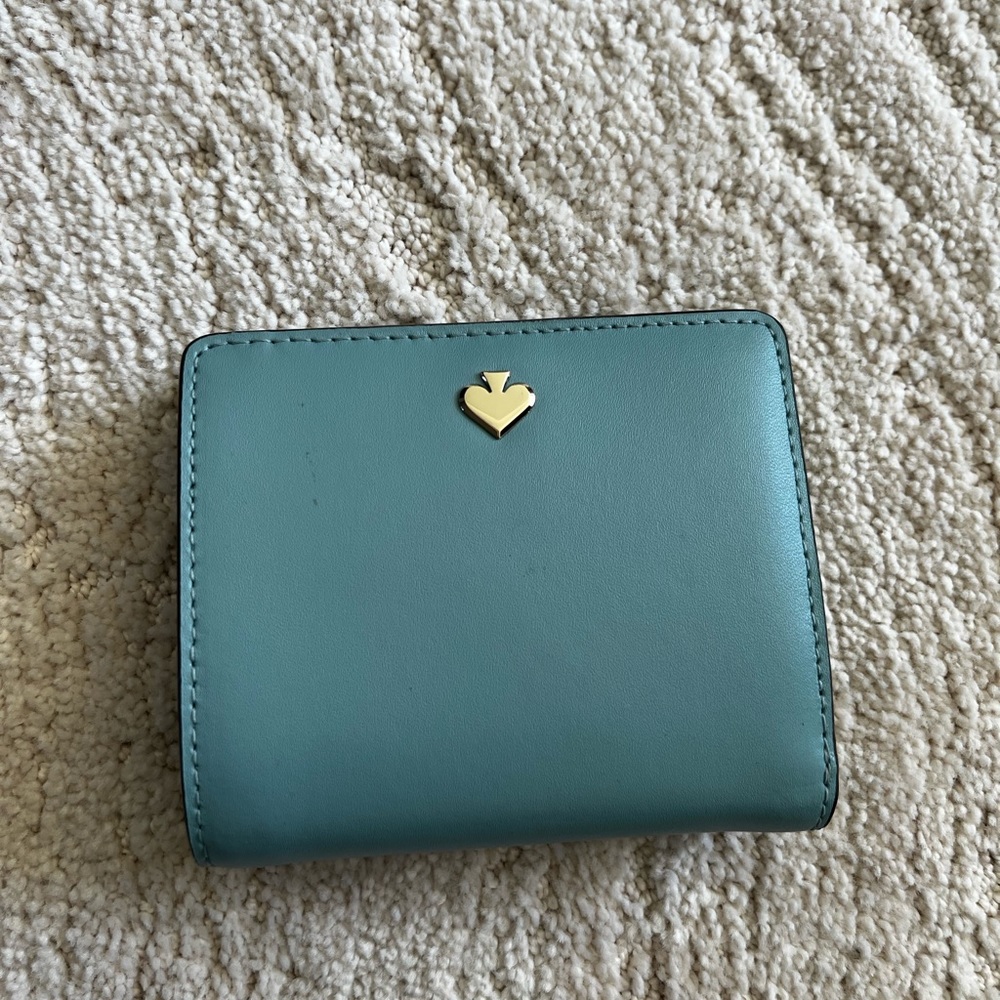 Like new 💙 Kate Spade tri-fold wallet
